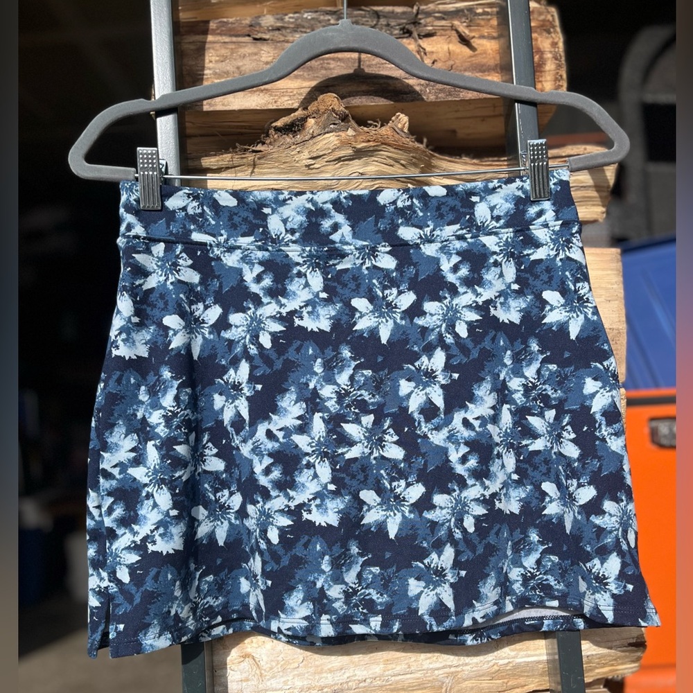 Tranquility by Colorado Clothing Co size S women’s skorts